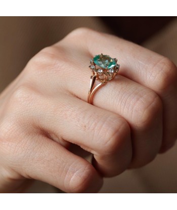 Bague fleur ancienne or rose et spinelle bleu Les magasins à Paris et en Île-de-France