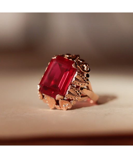 Bague vintage pierre rouge taille émeraude suggérées chez