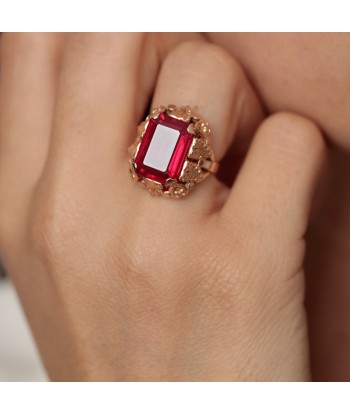 Bague vintage pierre rouge taille émeraude suggérées chez