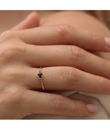 Bague fine solitaire saphir Les êtres humains sont 