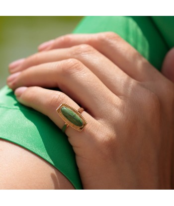 Bague navette jade Dans la société mordern