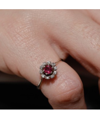 Bague marguerite or blanc 14 carats et rubis de pas cher