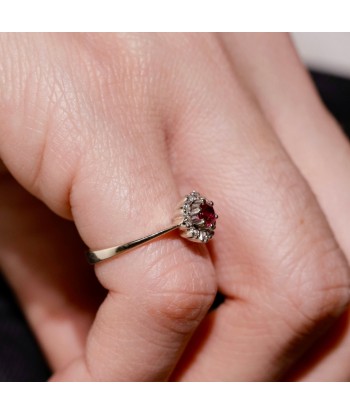 Bague marguerite or blanc 14 carats et rubis de pas cher