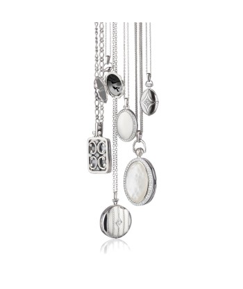 Monica Rich Kosann Mini White Sapphire Border Four-Images Locket En savoir plus