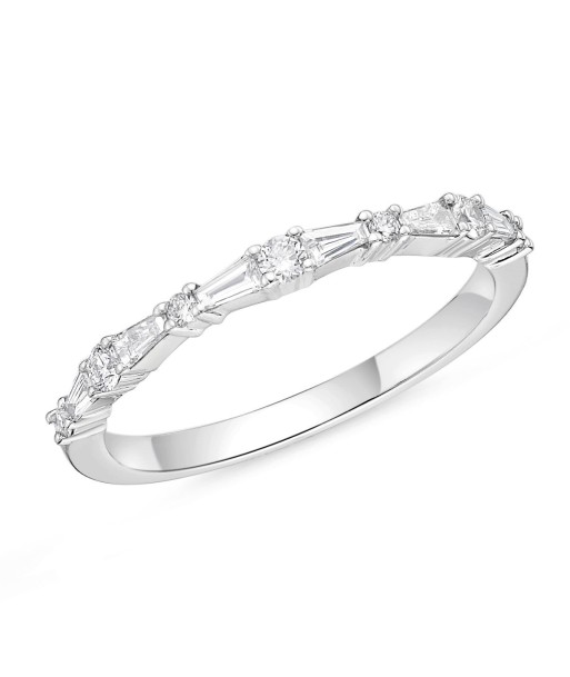 Memoire 18k White Gold Alternating Tapered Baguette and Round Diamond Stackable Ring 2 - 3 jours ouvrés.