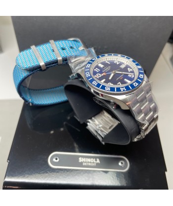 Shinola 40MM Monster GMT Automatic Navy Blue Dial Extra Ocean Plastic Strap Watch S0120247286 de la marque