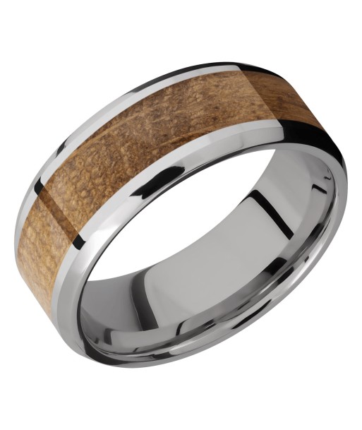 Lashbrook 8MM Titanium Men Wedding Band with a Whiskey Barrel Inlay s'inspire de l'anatomie humaine