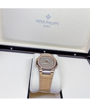 Pre-owned Patek Philippe Ladies Nautilus Gold Quartz Diamond Watch 32mm 7010R-012 brillant des détails fins