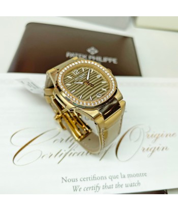 Pre-owned Patek Philippe Ladies Nautilus Gold Quartz Diamond Watch 32mm 7010R-012 brillant des détails fins